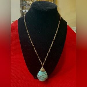Chic Gold and Turquoise Pendant Necklace